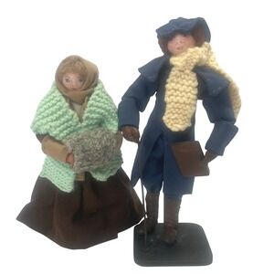 VTG Handmade & Sewen Folk Art Amish Man & Woman Collectible Figurines 1975